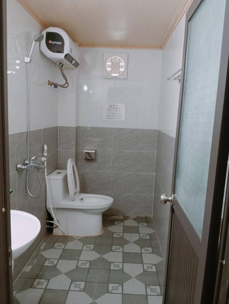 Hien Thuc Hotel Нин Бин Екстериор снимка