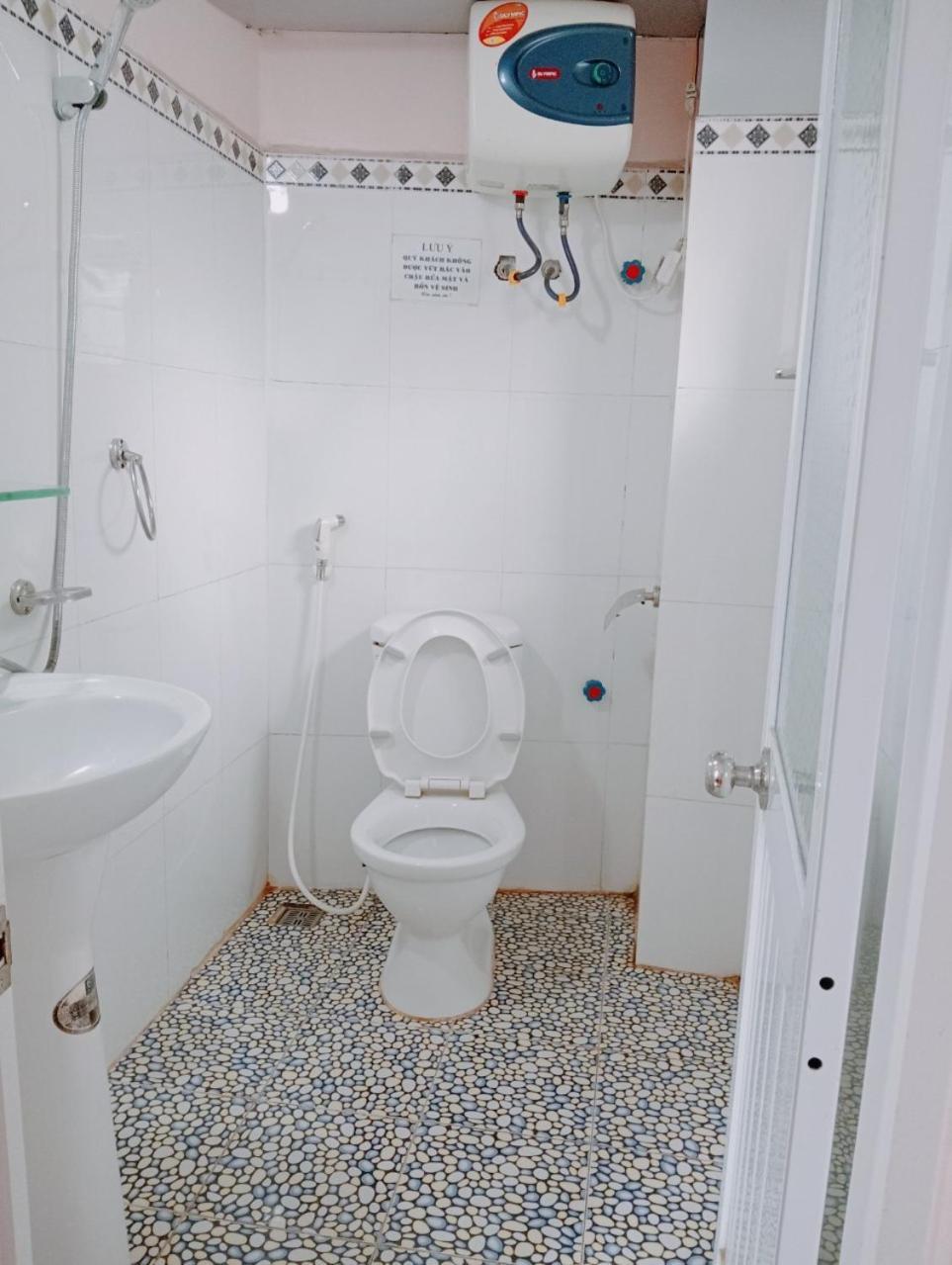 Hien Thuc Hotel Нин Бин Екстериор снимка